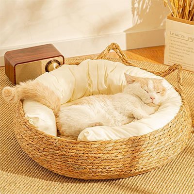 panier osier chat cozy home avec chat qui dort